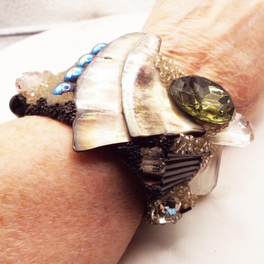 1988 NEPENTHE BIG SUR ARTIST'S "OCEAN MELODY" BARNACLES & CRYSTALS BRACELET BR